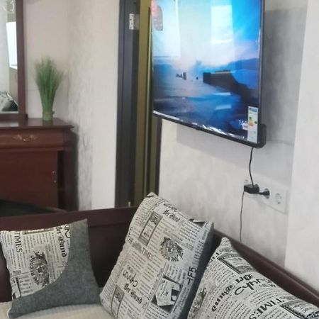 Super View, Luxury Apartment Near Chernihiv Metro. Kiev Esterno foto