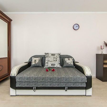Super View, Luxury Apartment Near Chernihiv Metro. Kiev Esterno foto