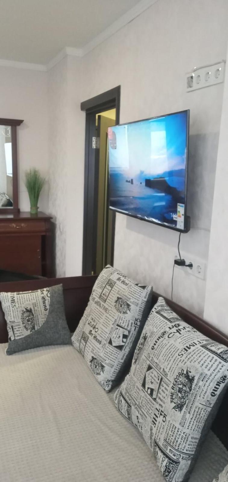 Super View, Luxury Apartment Near Chernihiv Metro. Kiev Esterno foto
