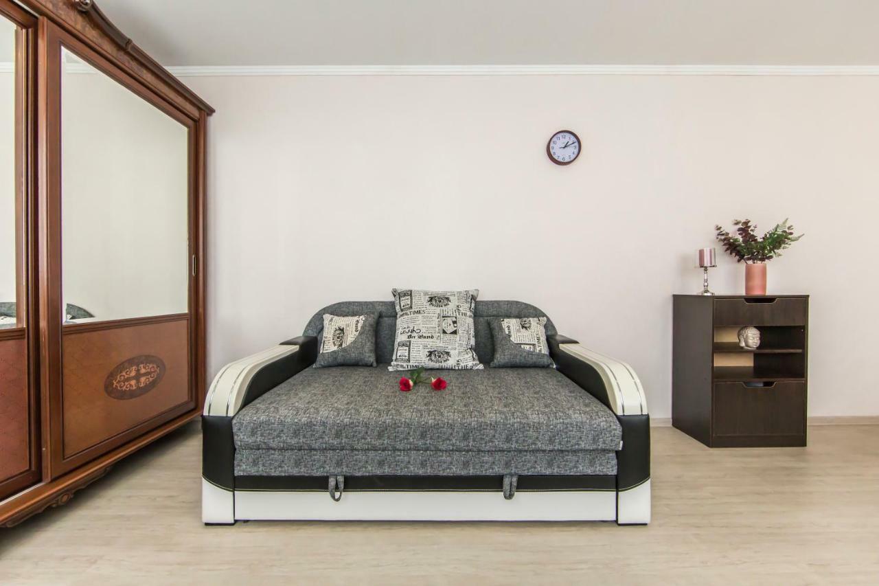 Super View, Luxury Apartment Near Chernihiv Metro. Kiev Esterno foto