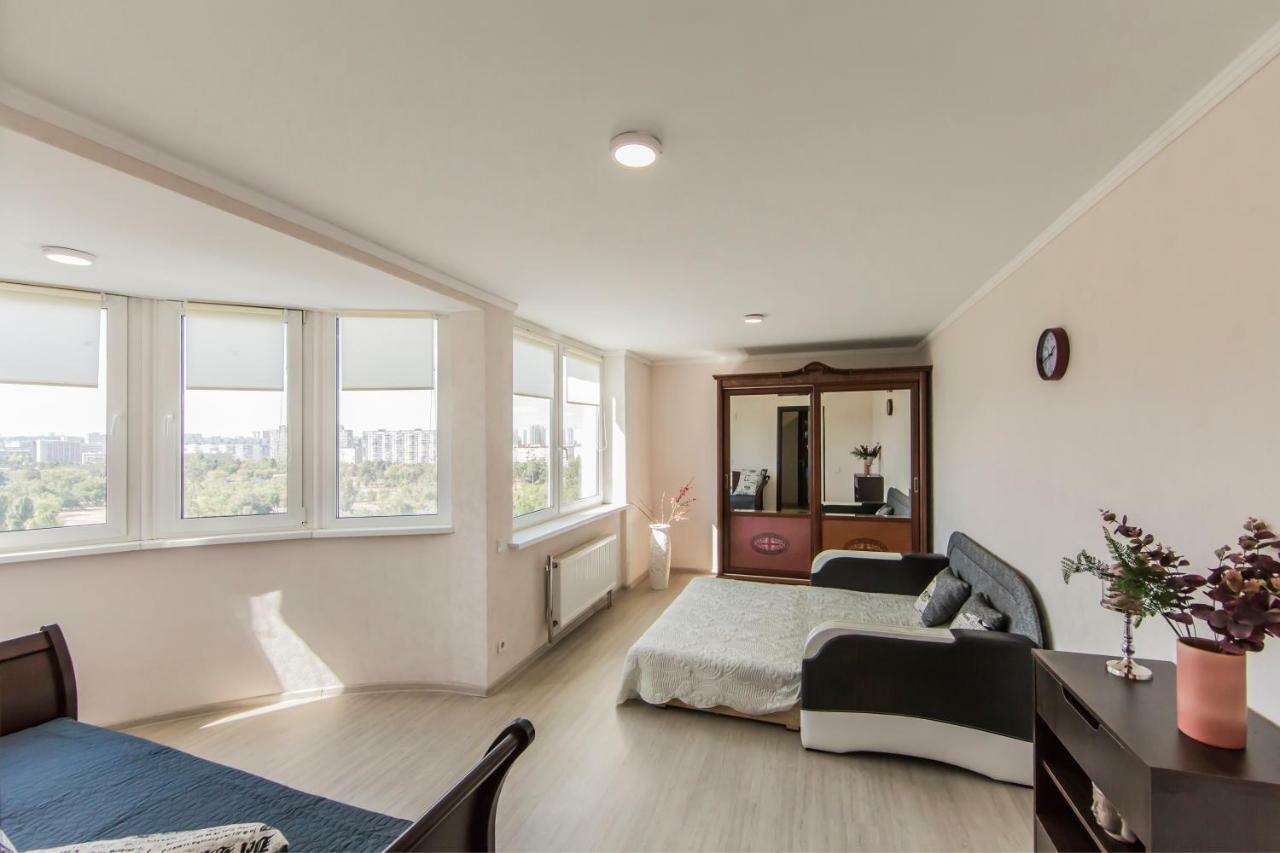 Super View, Luxury Apartment Near Chernihiv Metro. Kiev Esterno foto