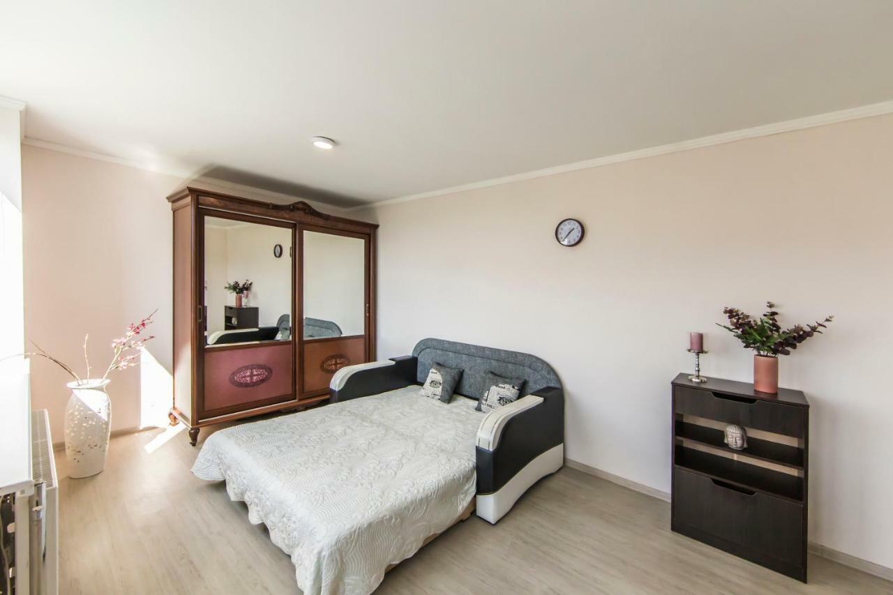 Super View, Luxury Apartment Near Chernihiv Metro. Kiev Esterno foto