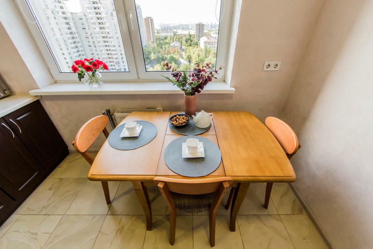Super View, Luxury Apartment Near Chernihiv Metro. Kiev Esterno foto