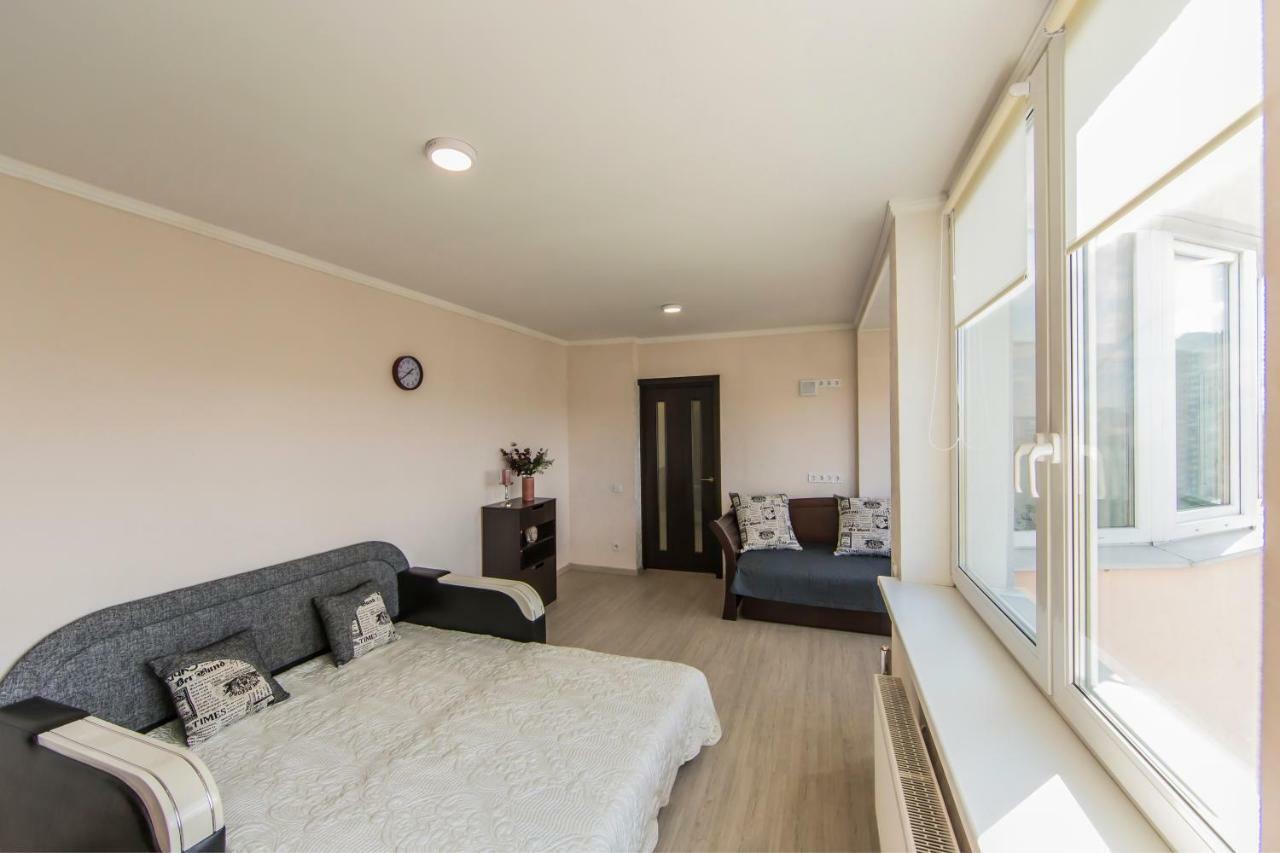 Super View, Luxury Apartment Near Chernihiv Metro. Kiev Esterno foto