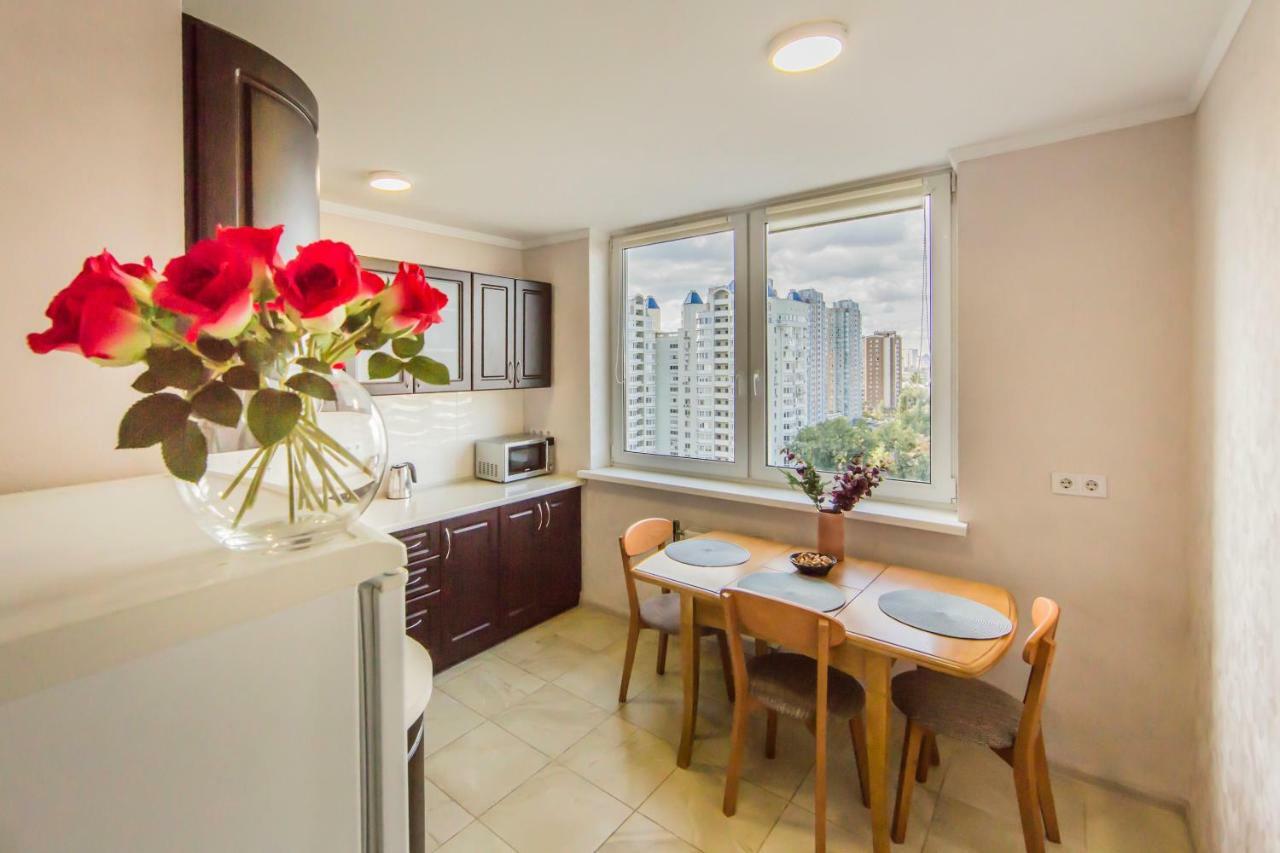Super View, Luxury Apartment Near Chernihiv Metro. Kiev Esterno foto