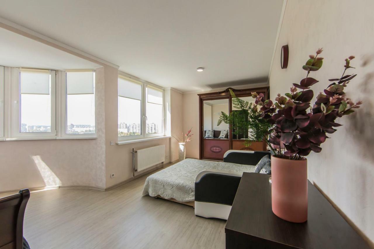 Super View, Luxury Apartment Near Chernihiv Metro. Kiev Esterno foto