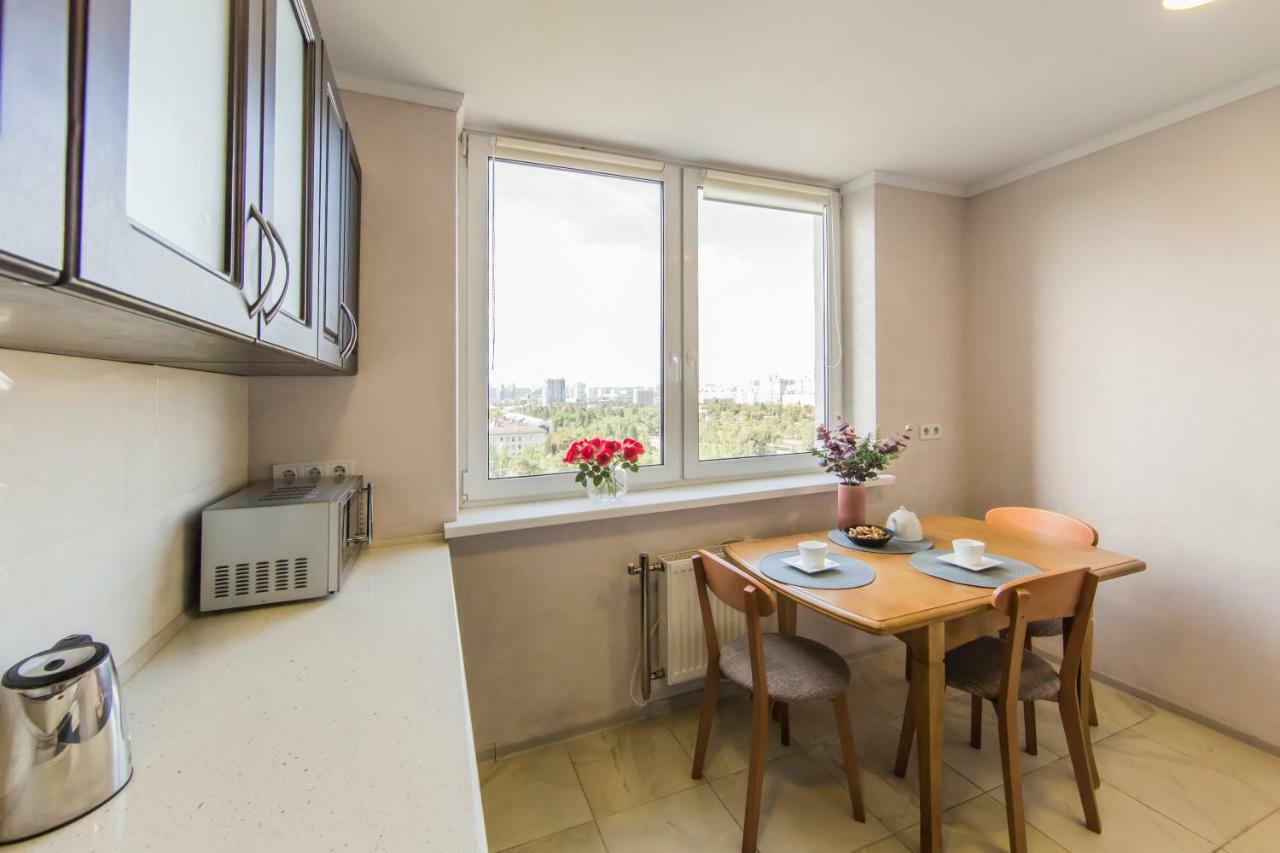 Super View, Luxury Apartment Near Chernihiv Metro. Kiev Esterno foto