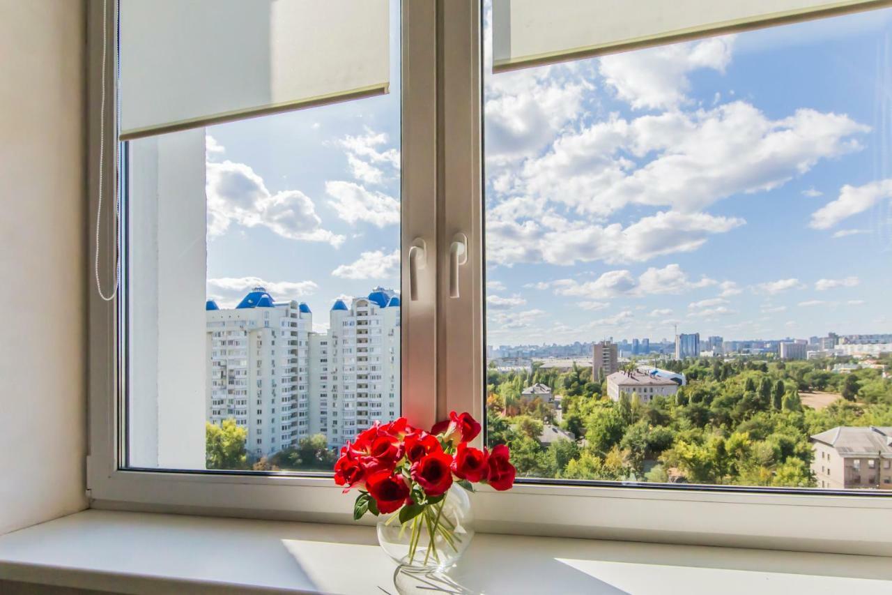 Super View, Luxury Apartment Near Chernihiv Metro. Kiev Esterno foto