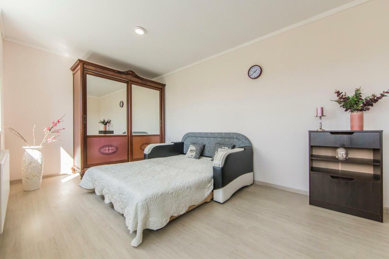 Super View, Luxury Apartment Near Chernihiv Metro. Kiev Esterno foto