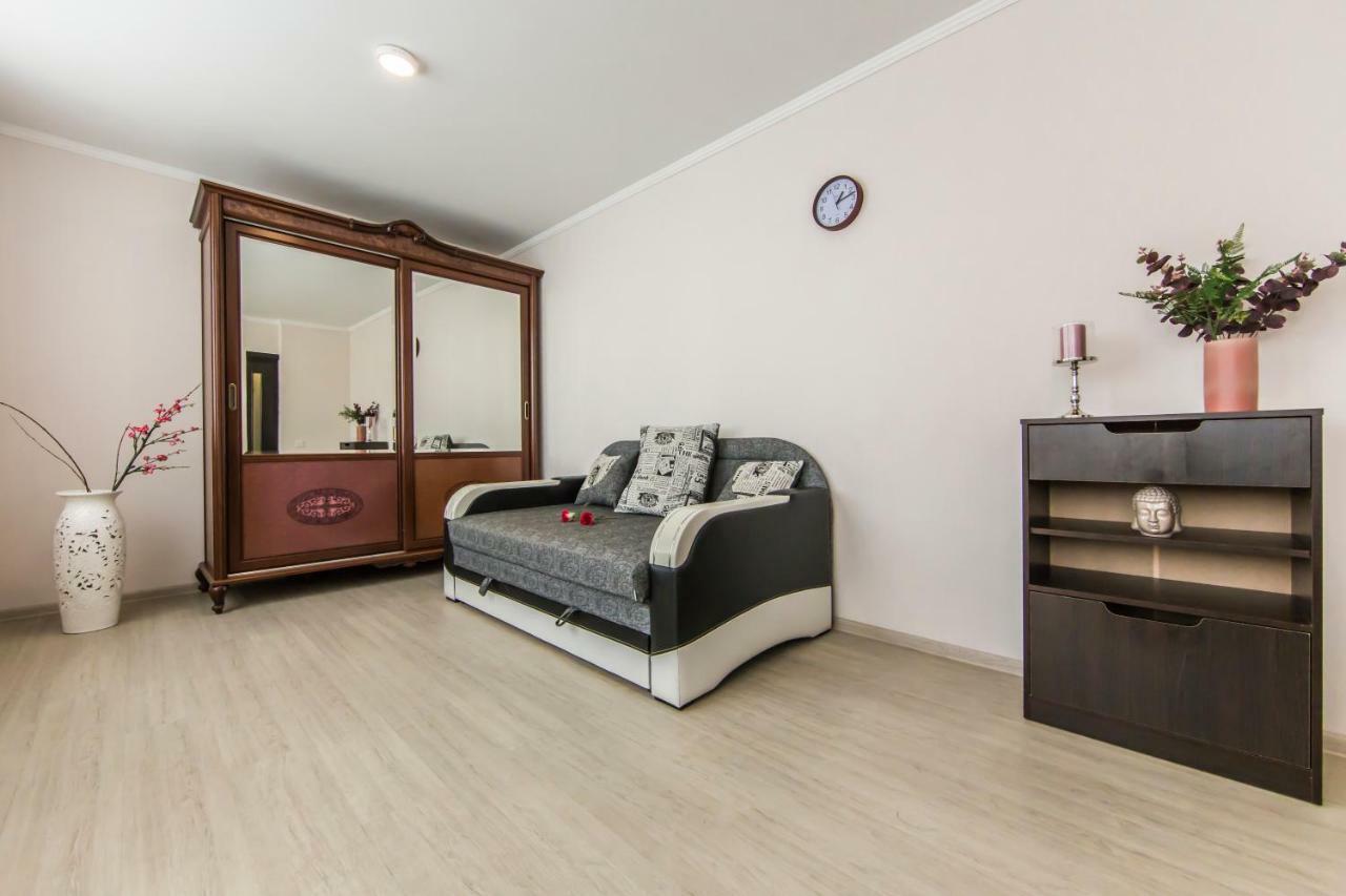 Super View, Luxury Apartment Near Chernihiv Metro. Kiev Esterno foto